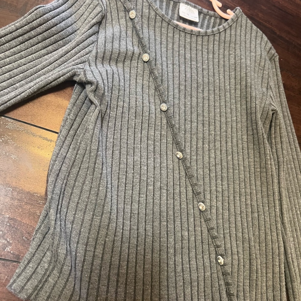 Gray Ribbed Sweater - Picture 4 of 6